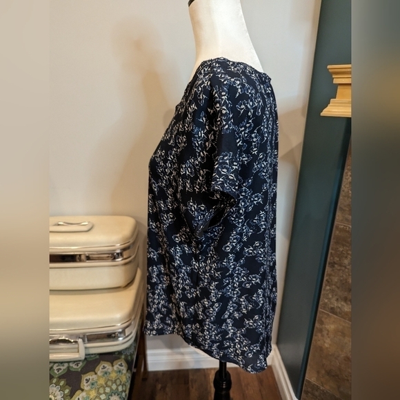Banana Republic, Floral lightweight blouse. Cap sleeve, shirring size S - Picture 3 of 6